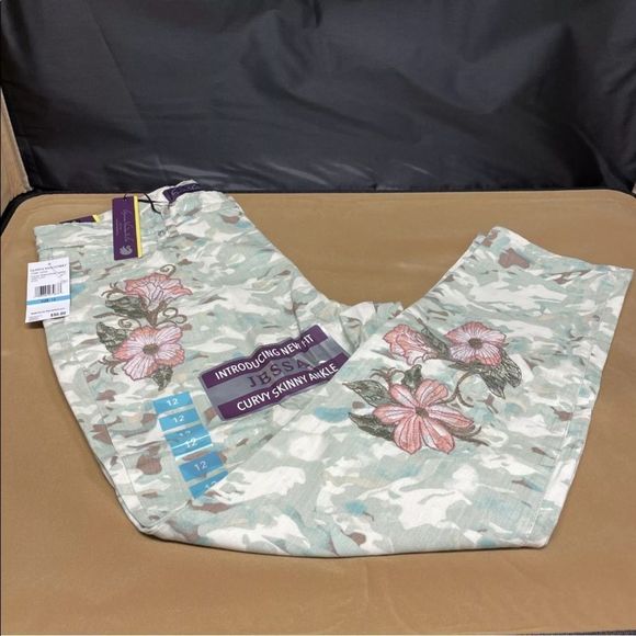 Gloria Vanderbilt Jesse Curvy Skinny Jeans - Picture 3 of 8